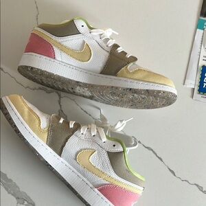 Nike Air Jordan 1 low SE Multicolor Low-Top Sneakers 7Y (8.5W)